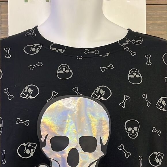 Pumpkins & Potions Skulls and Bones Long Sleeves Crewneck Pullover Shirt- Large - Picture 4 of 15